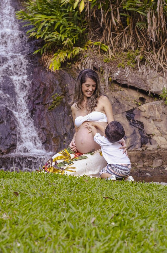 Ensaio gestante com filho na natureza - Cachoeira SP