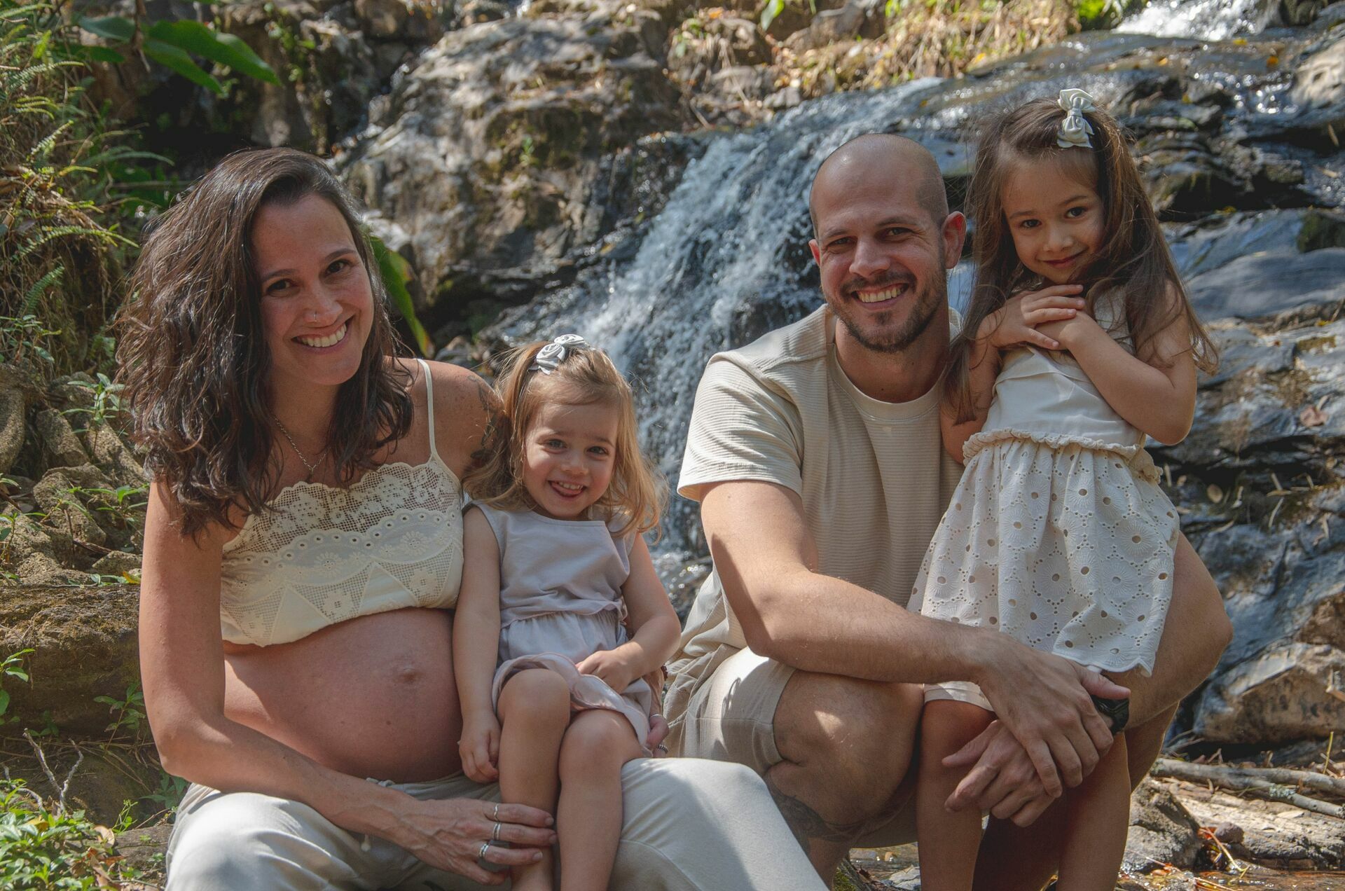 Foto Ensaio gestante com família na natureza Foto Ensaio gestante com família na natureza - Imagem 0