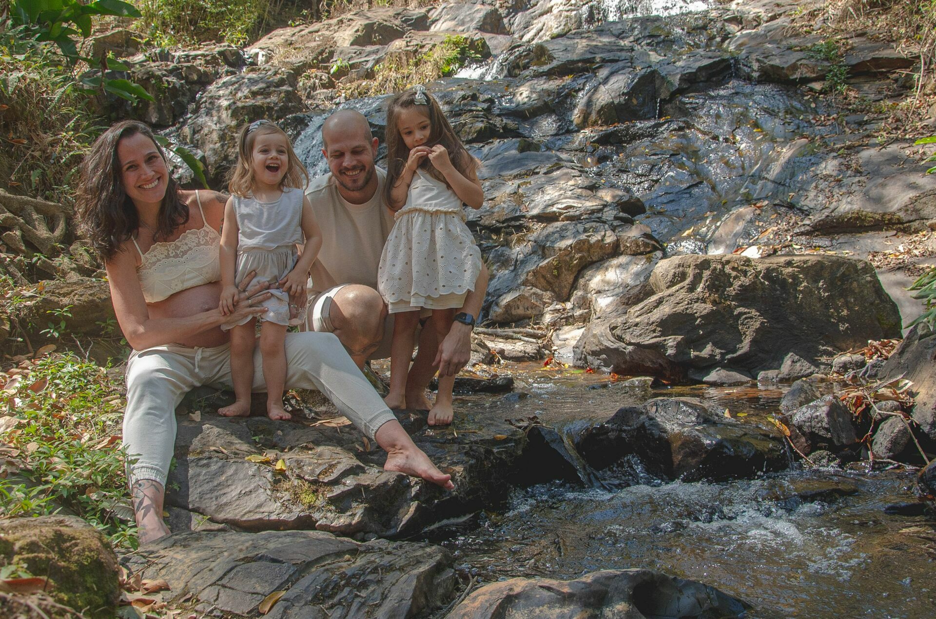 Foto Ensaio gestante com família na natureza Foto Ensaio gestante com família na natureza - Imagem 3