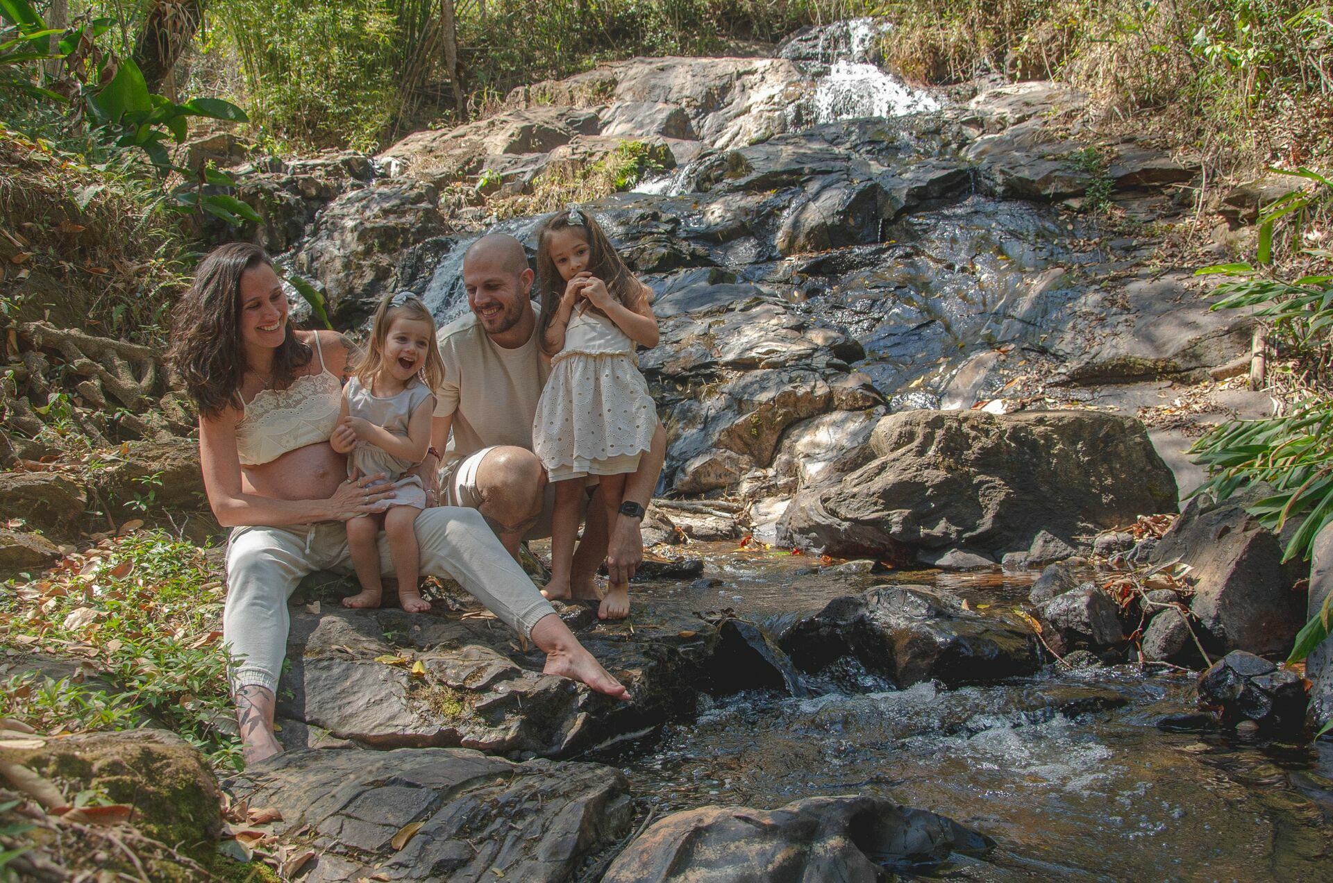 Foto Ensaio gestante com família na natureza Foto Ensaio gestante com família na natureza - Imagem 2