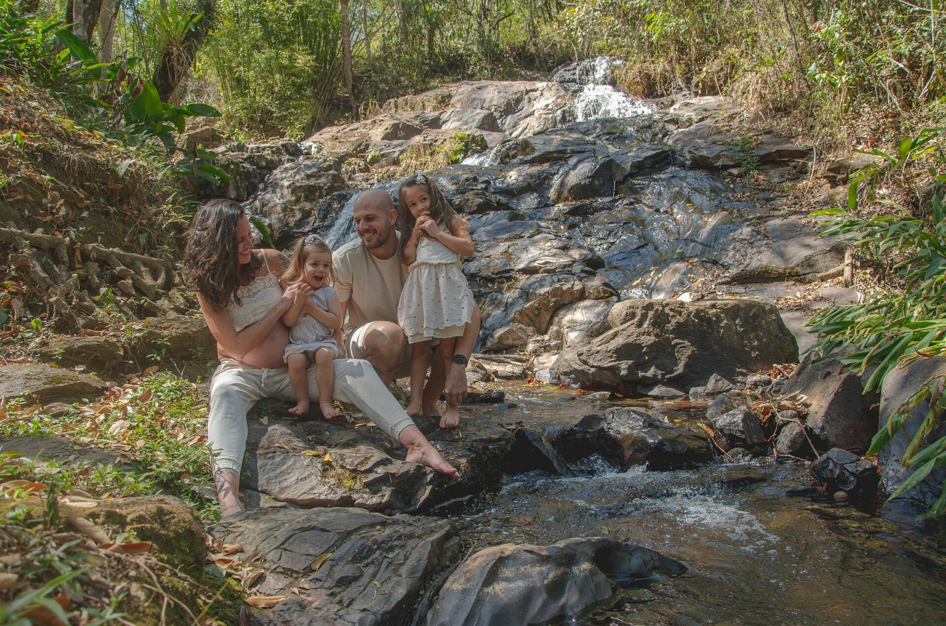 Foto Ensaio gestante com família na natureza Foto Ensaio gestante com família na natureza - Imagem 1